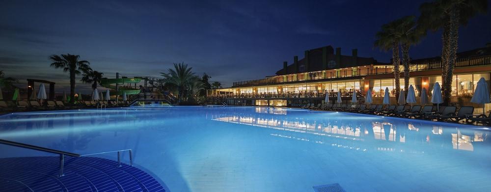 Alba Resort Hotel Side Exterior photo